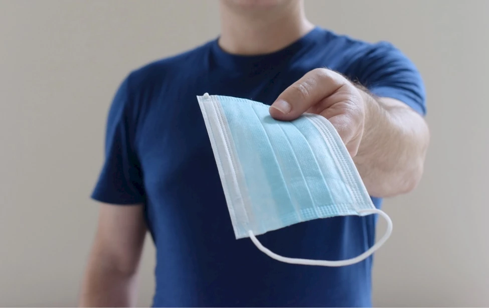 Persona con mascarilla